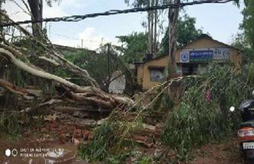 आधे घंटे की बारिश ने बदल दी पूरे शहर की तस्वीर