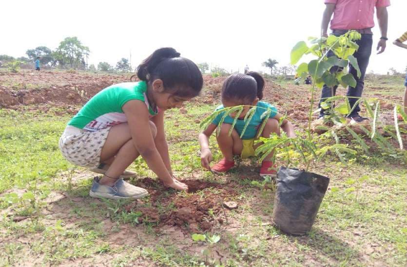 patrika campaign, guna, guna news, guna patrika, patrika news, patrika bhopal, bhopal mp, enviroment, save tree, save enviroment, kids, harit pradesh abhiya, 