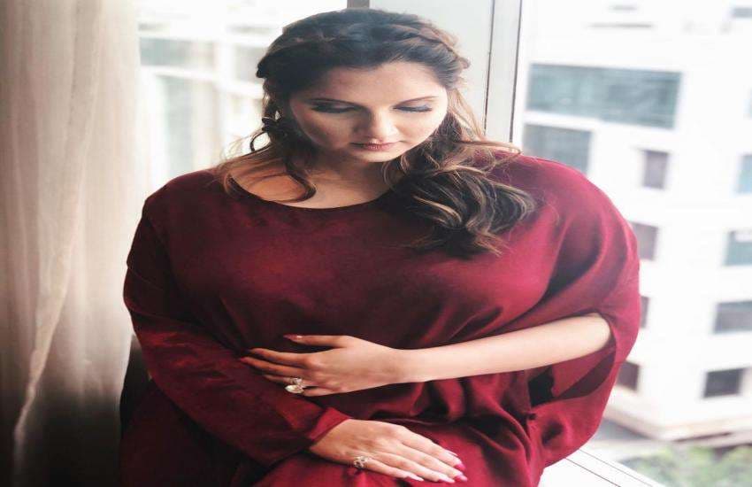 Pregnant Sania Mirza, with lovely bombshell, gives a lovely pose