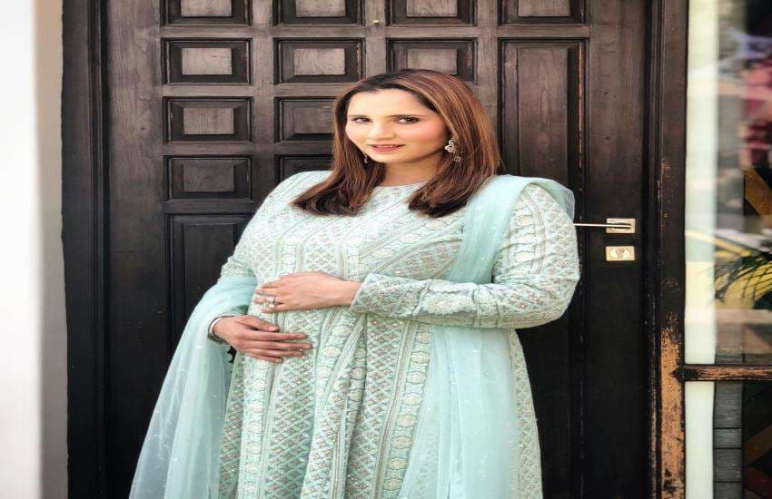 Pregnant Sania Mirza, with lovely bombshell, gives a lovely pose