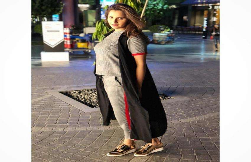 Pregnant Sania Mirza, with lovely bombshell, gives a lovely pose