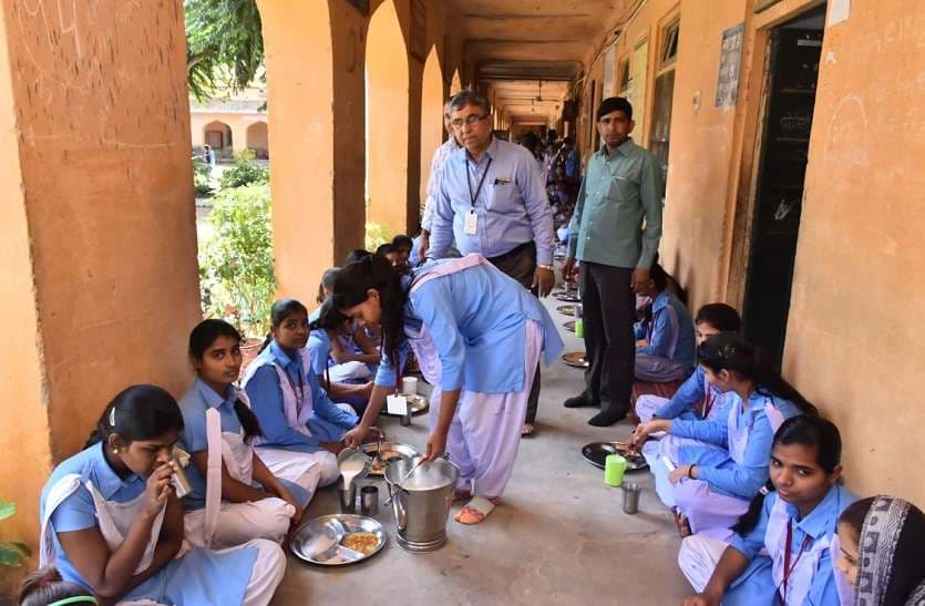 free milk distribution to school