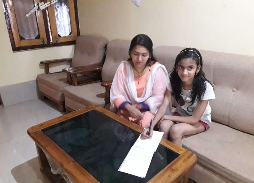 Samriddhi with her mother