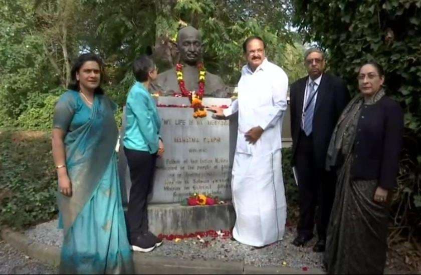 Vice President Venkaiah Naidu pays floral tribute to Mahatma Gandhi