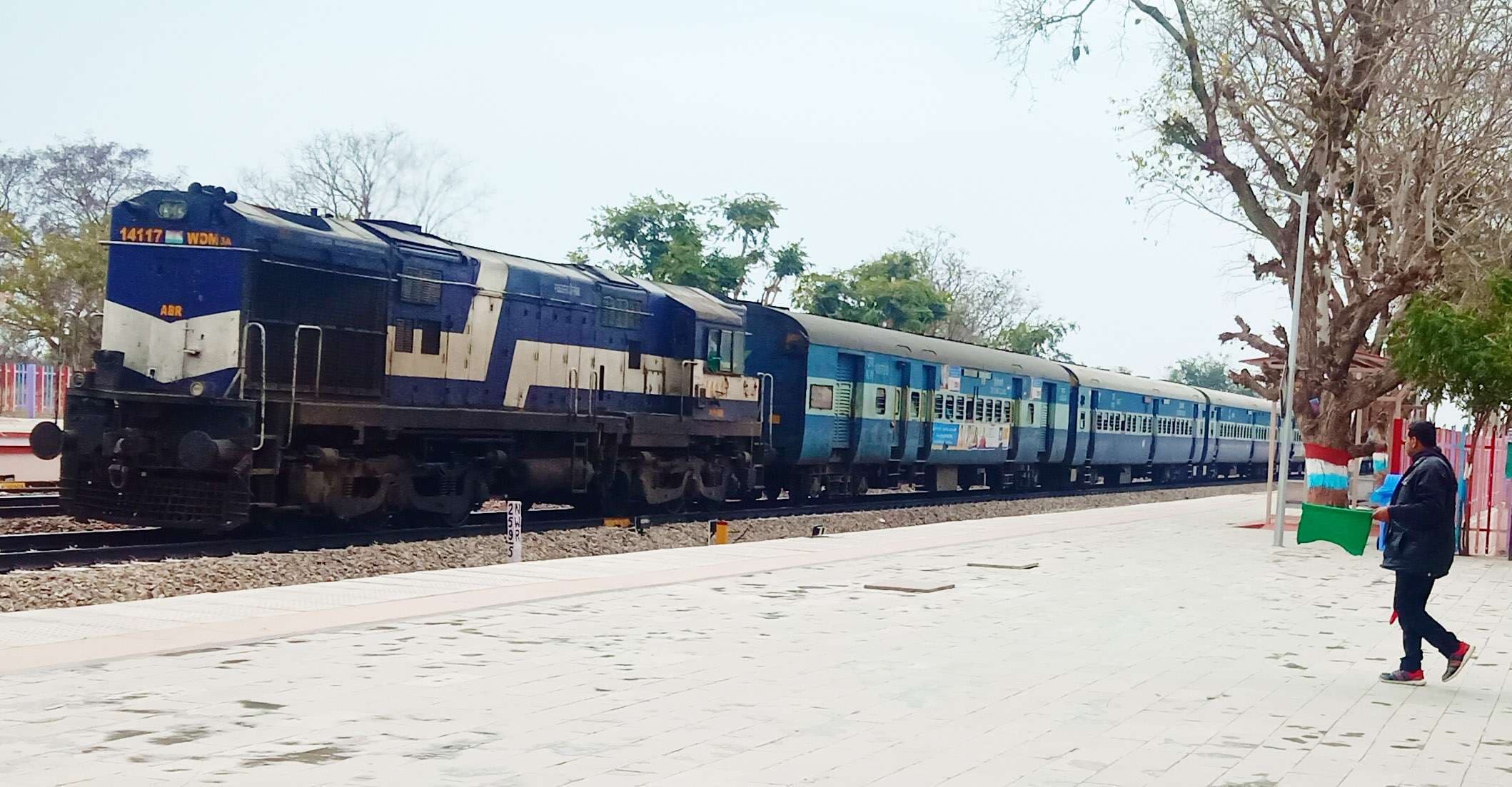 Dharka Railway Station becomes the center of attraction