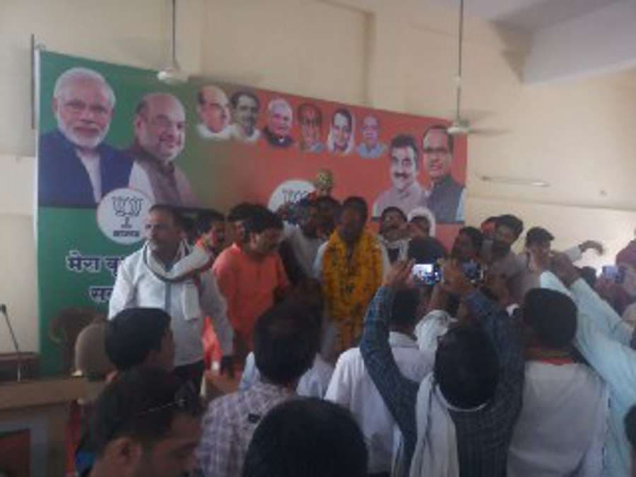 BJP candidate Durgadas Uike addressed the workers after the victory