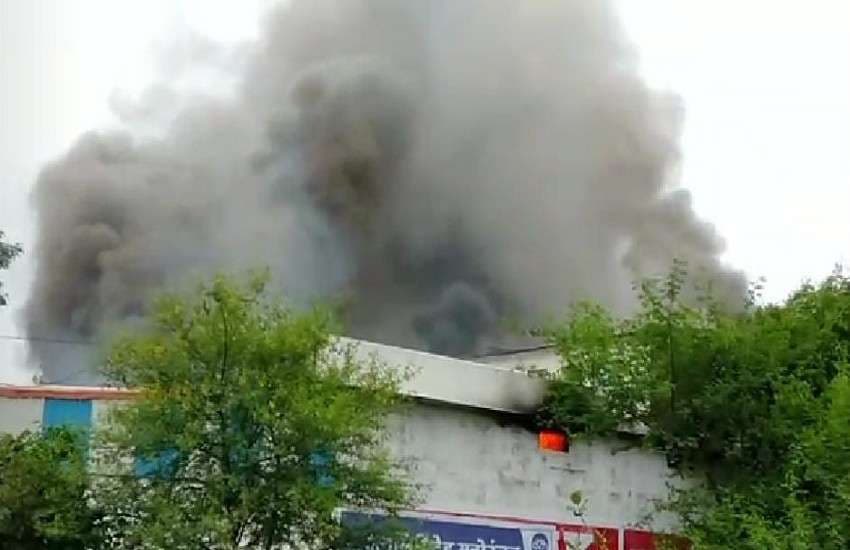 Fire in Tikamgarh warehouse