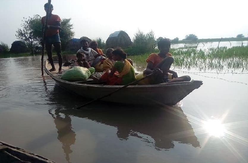तेज बारिश से आई बाढ़