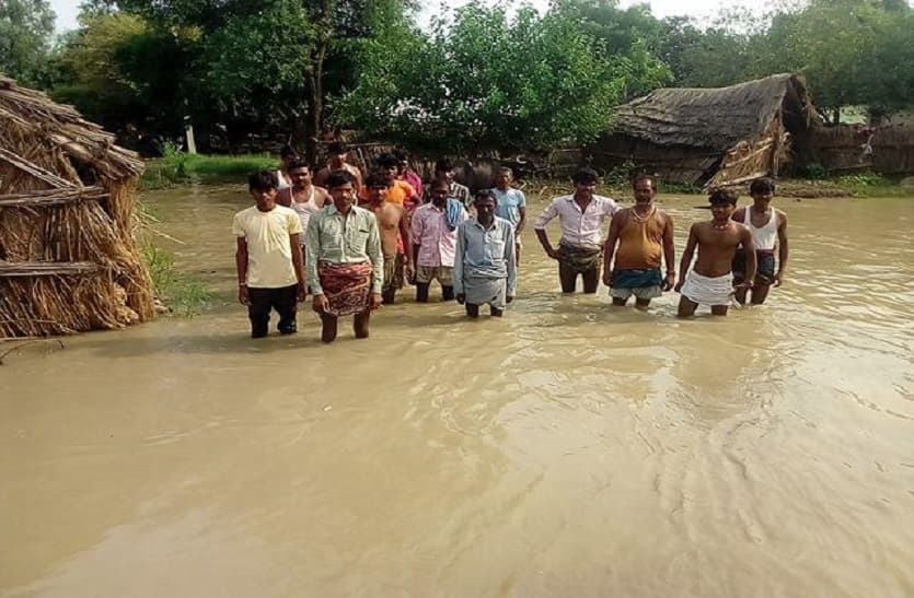 तेज बारिश से आई बाढ़