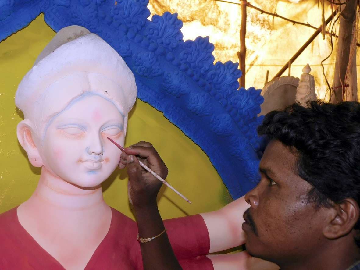 Artist photo finalizes mother idol