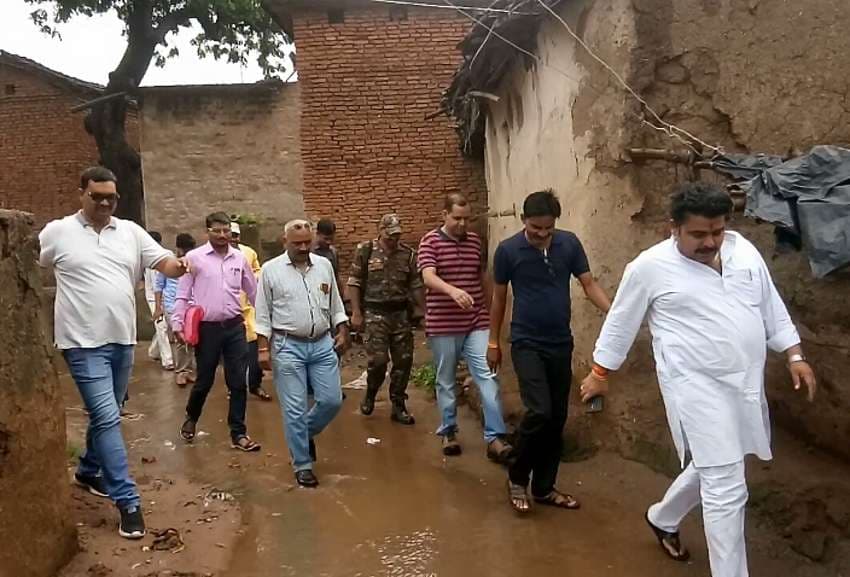 MLA and Collector reached to see the destroyed crops of farmers