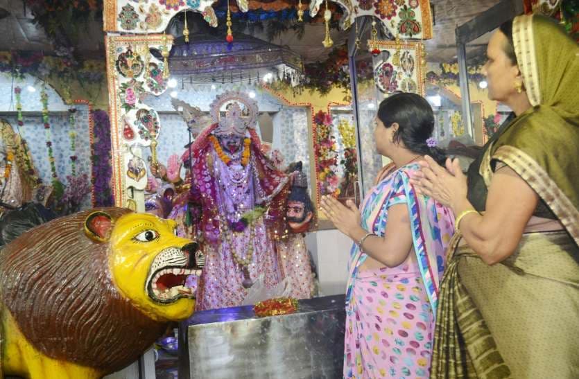 अचलेश्वर मंदिर,साईबाबा मंदिर,खेड़ापति हनुमान मंदिर,बालाजी मंदिर पर पॉलिथीन बैन के लगे पोस्टर।