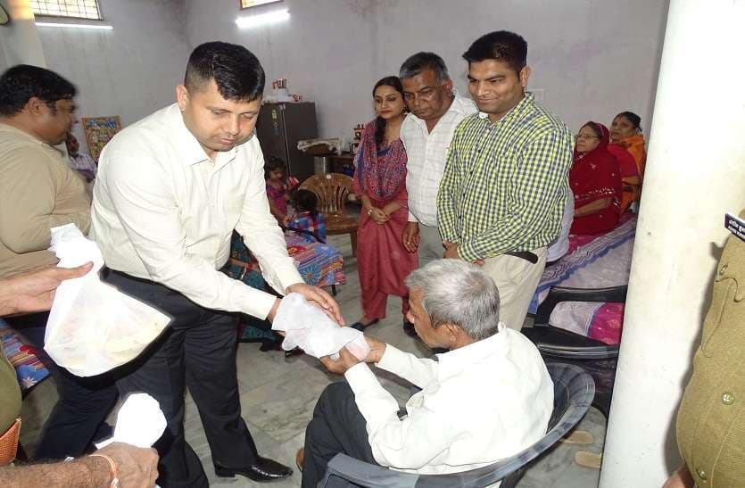 SSP distributed Diwali happiness in orphanage and old age home