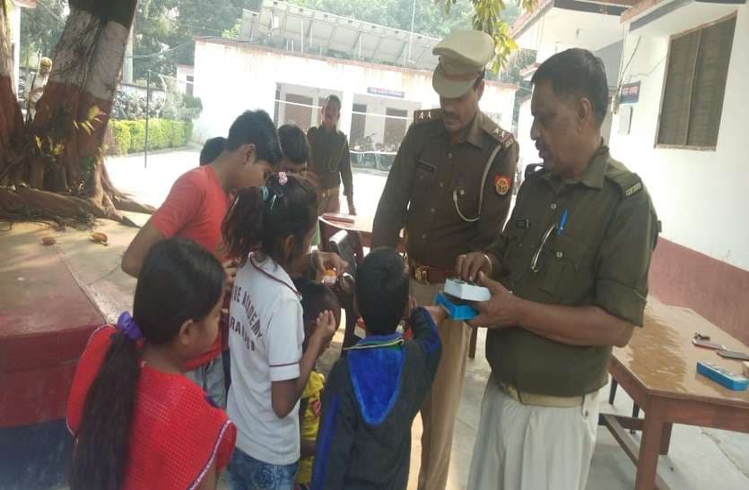 Police photos are being viral on Deepawali, everyone is praising