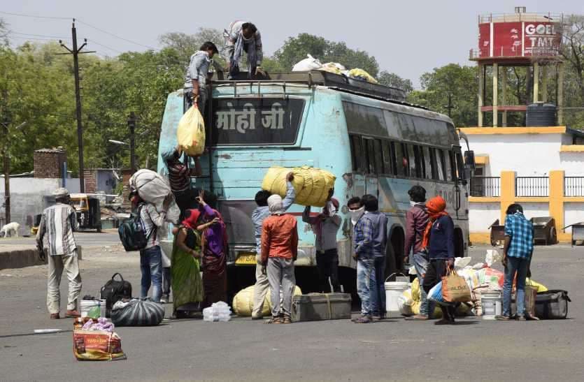 एक घंटे देरी से पहुंची श्रमिक स्पेशल ट्रेन, 976 को बसों से किया रवाना