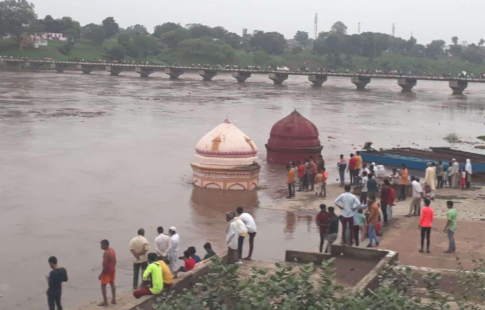 Live: Temples of Burhanpur Tapti Ghat submerged