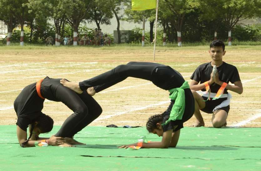 स्वतंत्रता दिवस पर किया योग क्रियाओं का प्रदर्शन ...देखे तस्वीरे