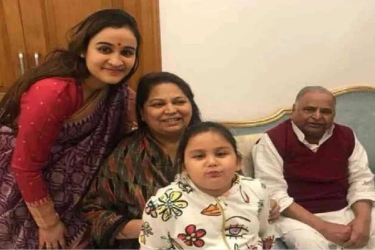 mulayam-singh-yadav-family.jpg