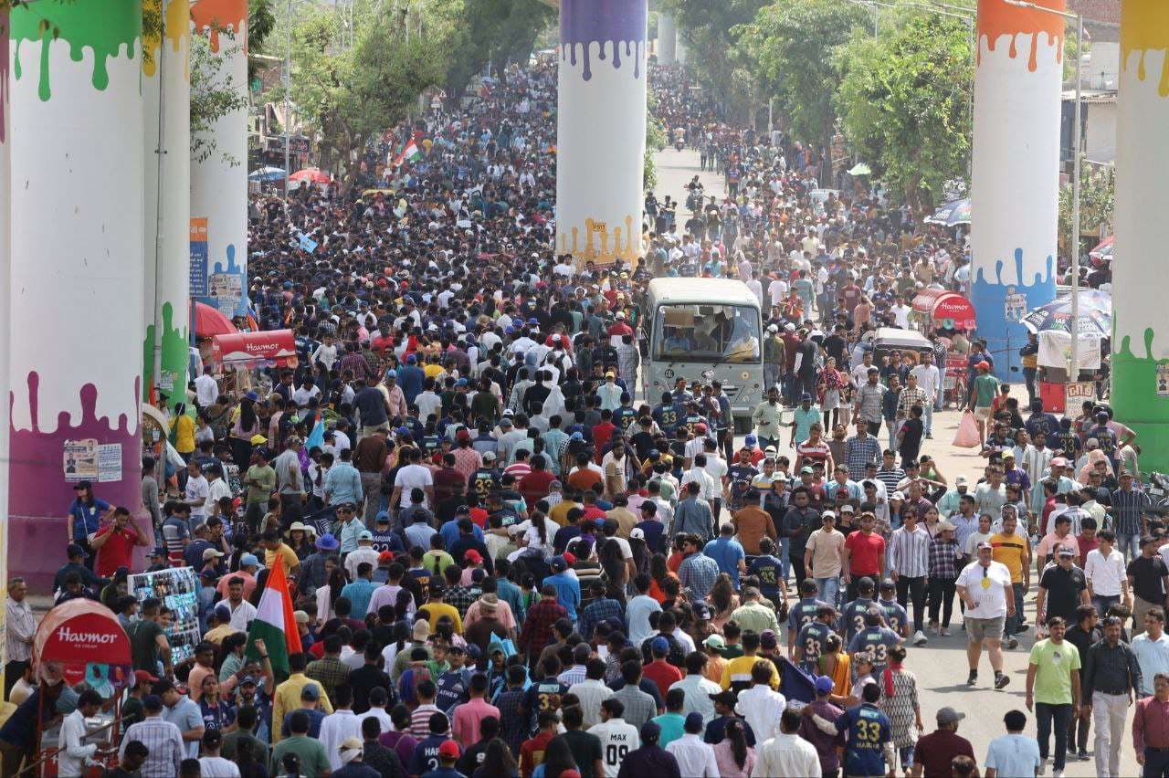 Crowd of fans came to watch the match in Gujarat