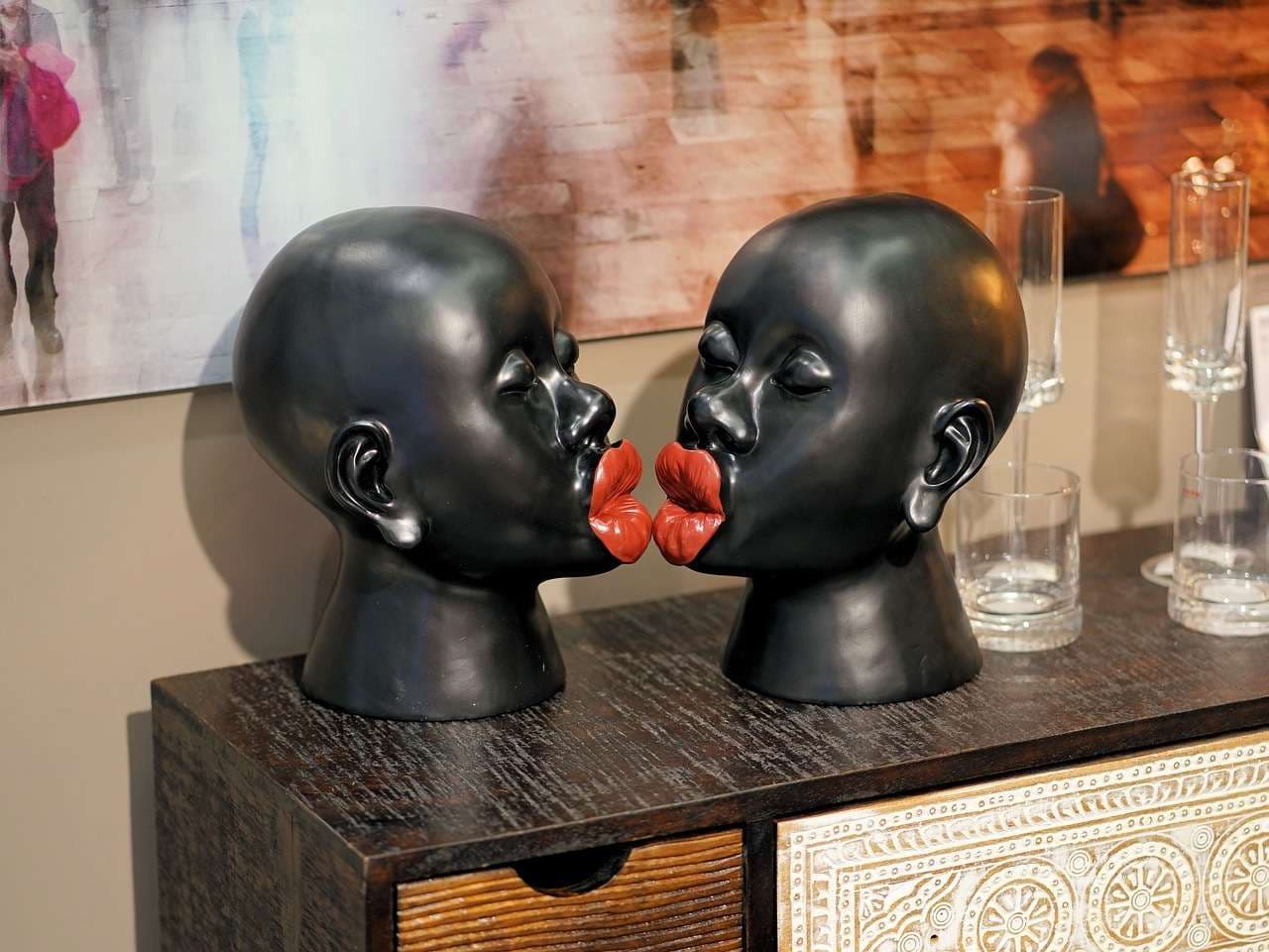 kissing2.jpg