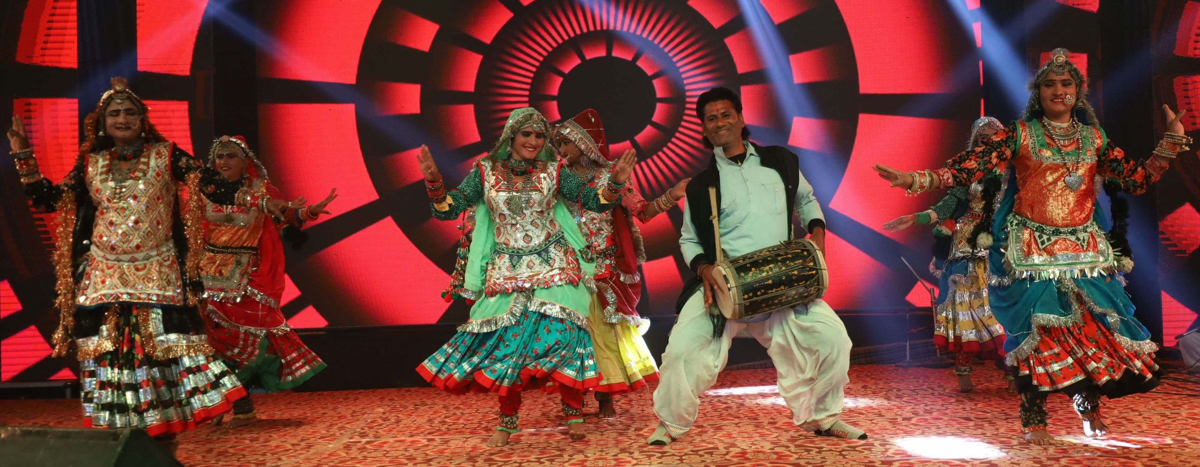 In the Sharad Mahotsav, folk artists performed Chakri dance... see photos