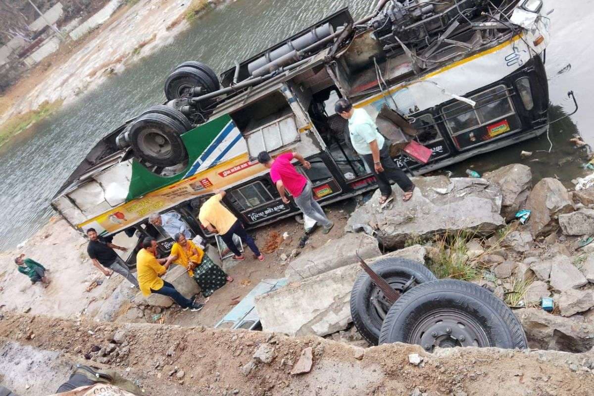 roadways-bus-overturned-in-sirohi-rajasthan-accident