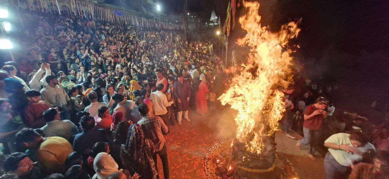 holika dahan in sethani ghat narmadapuram