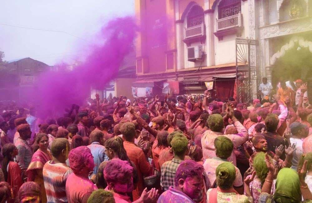 श्याम मंदिर में उमड़ा भक्तों का समुद्र,भजनों की रसधार प्रवाहित