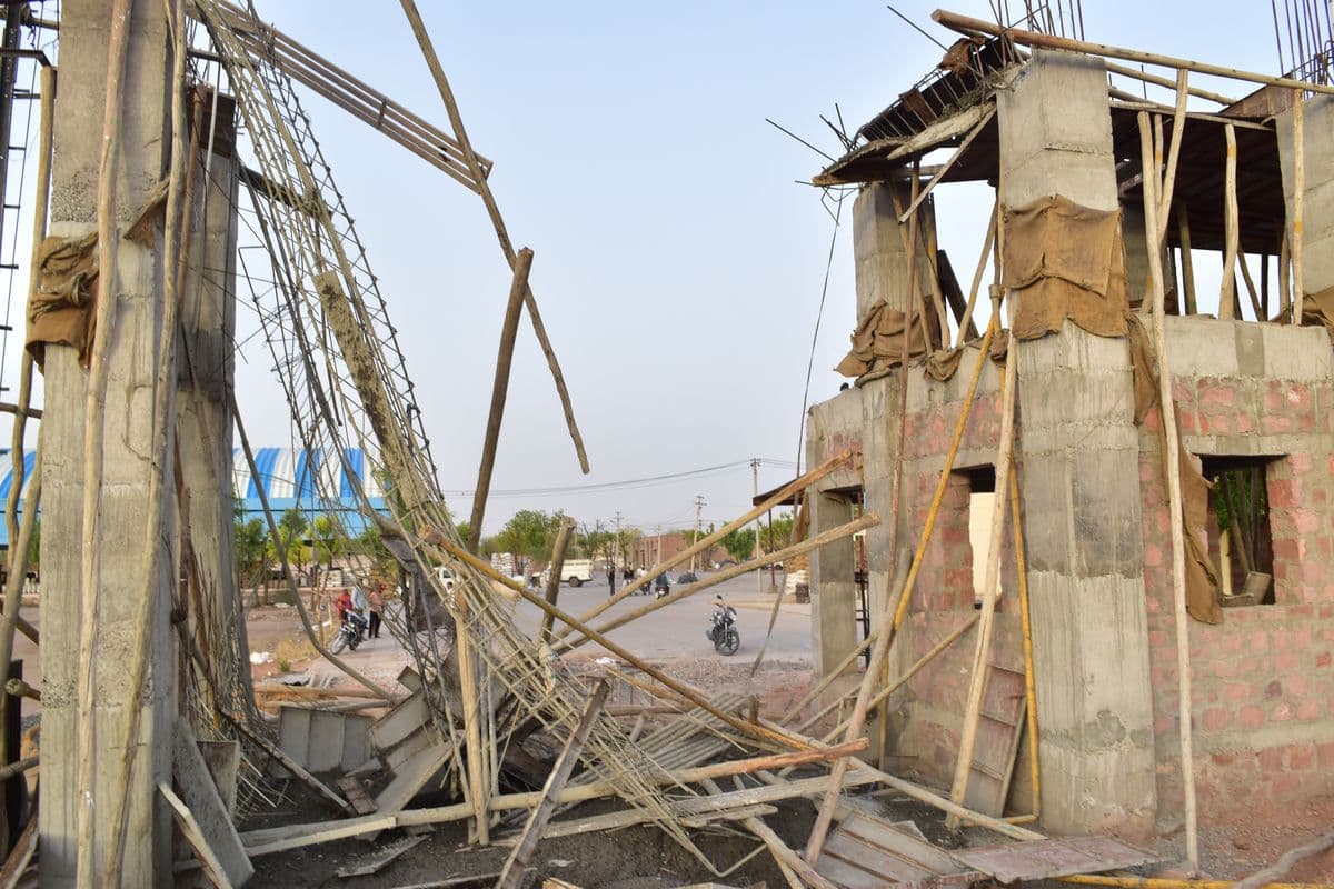 Under construction gate of agricultural market collapsed, two laborers injured