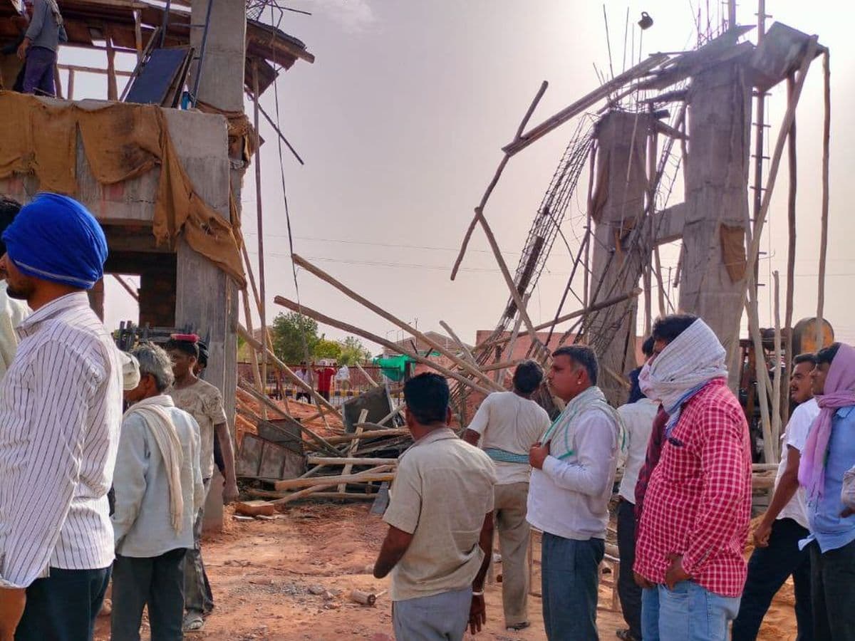 Under construction gate of agricultural market collapsed, two laborers injured