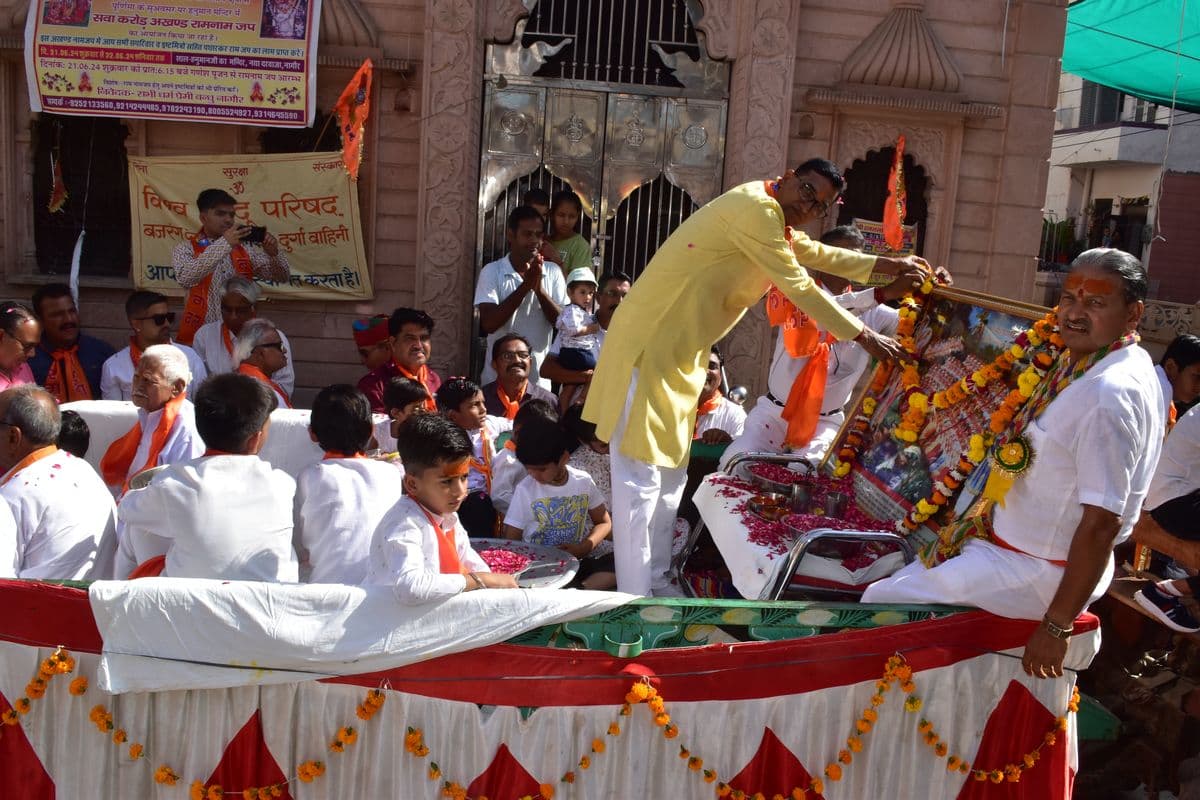 Mahesh Navami festival, the birth day of Maheshwari society, was celebrated with great enthusiasm.
