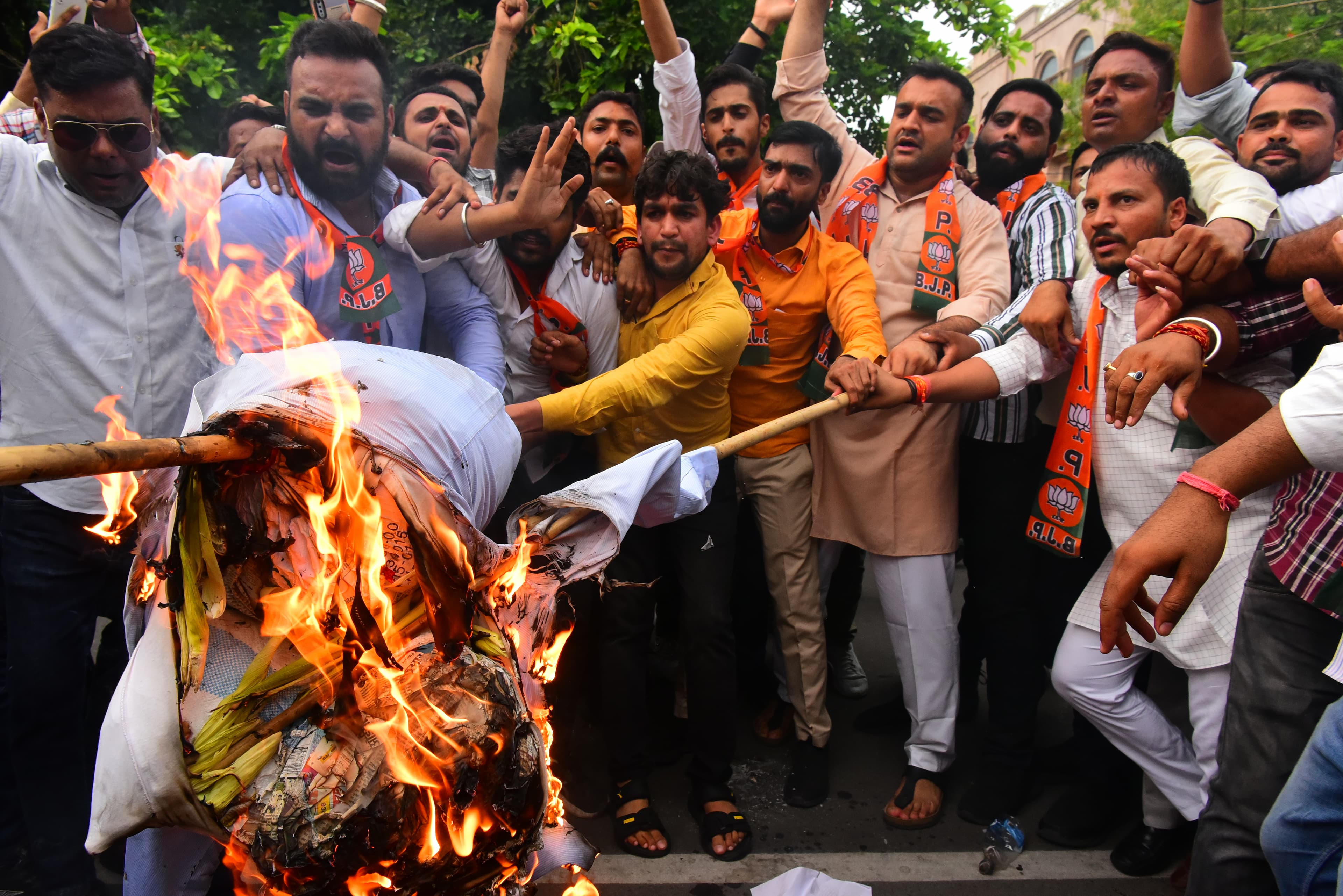 bjp Yuva morcha at war room