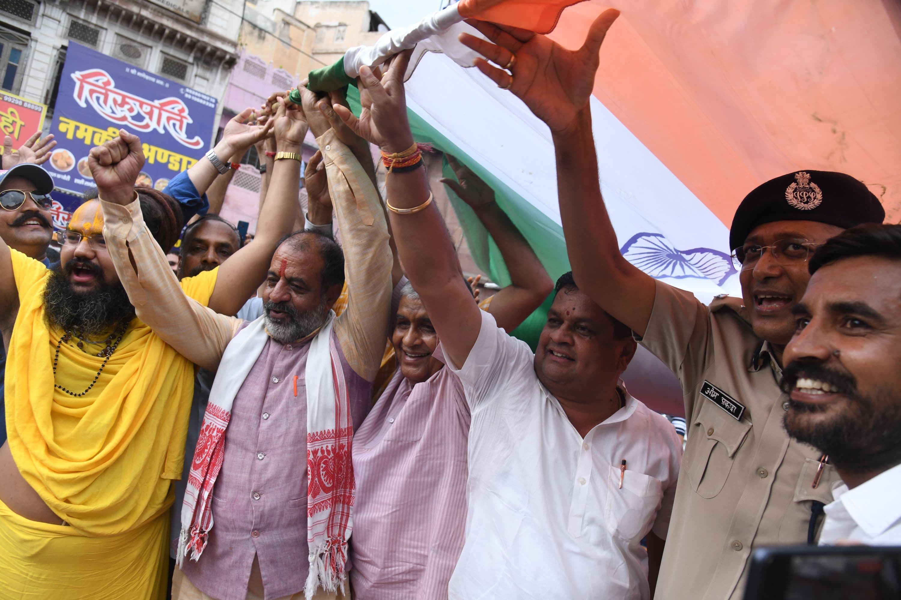 1 kilometer long tricolor march from Kotgate to Dauji temple