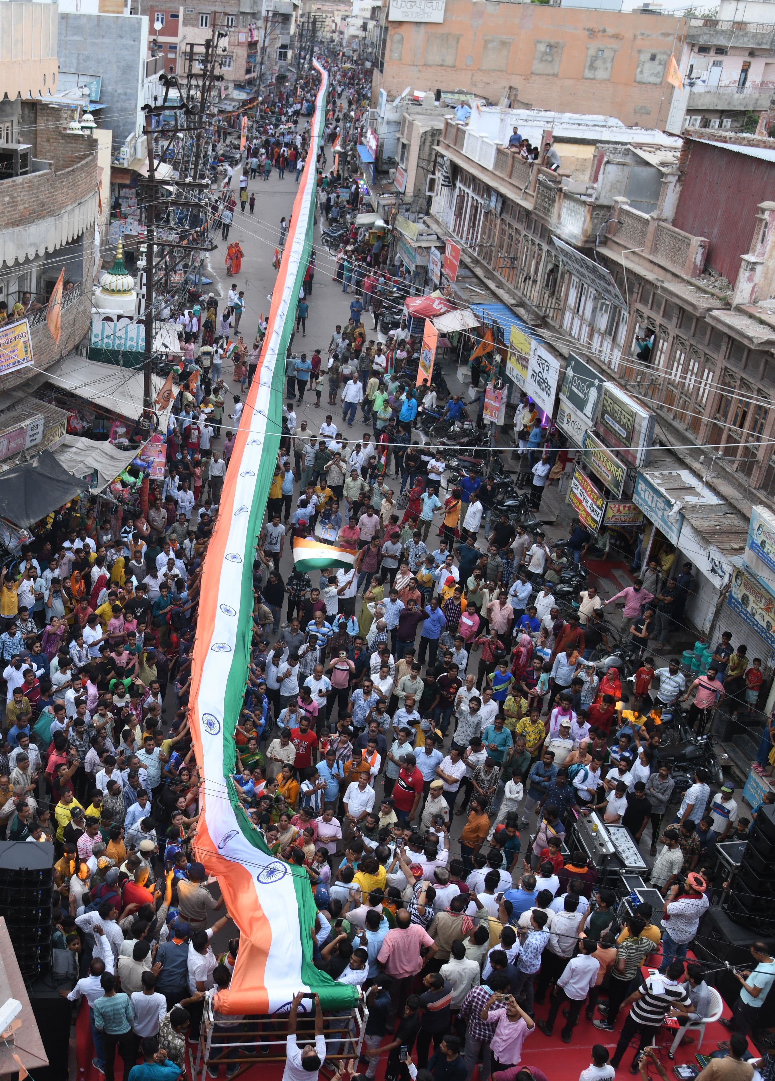 1 kilometer long tricolor march from Kotgate to Dauji temple