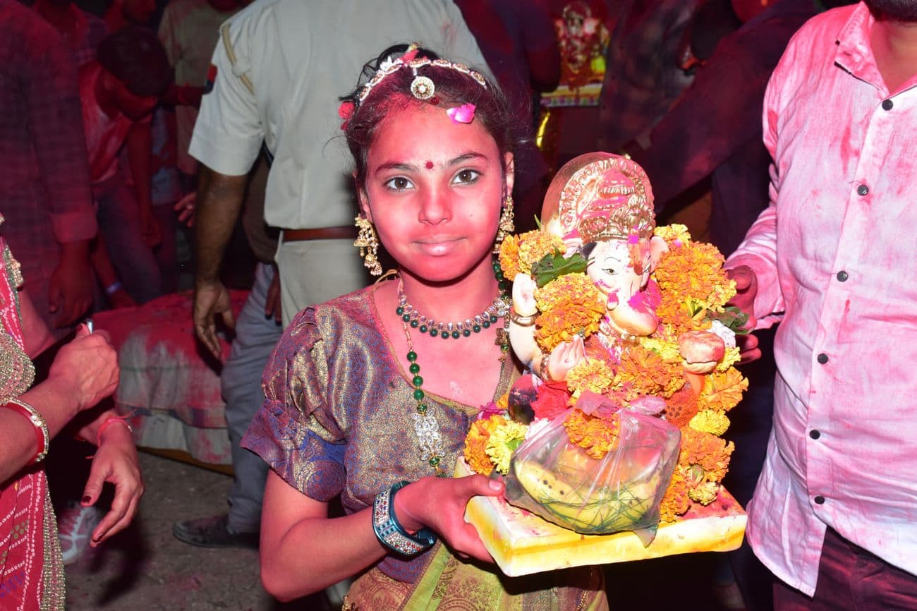 Ganpati Bappa Moriya, Bappa bid farewell amid cheers