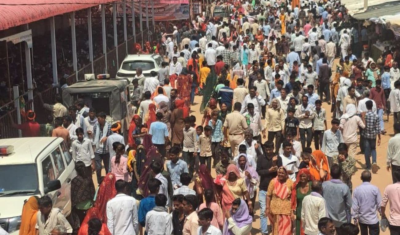 Crowd of devotees gathered at Hariram Baba's fair in Jhorda.