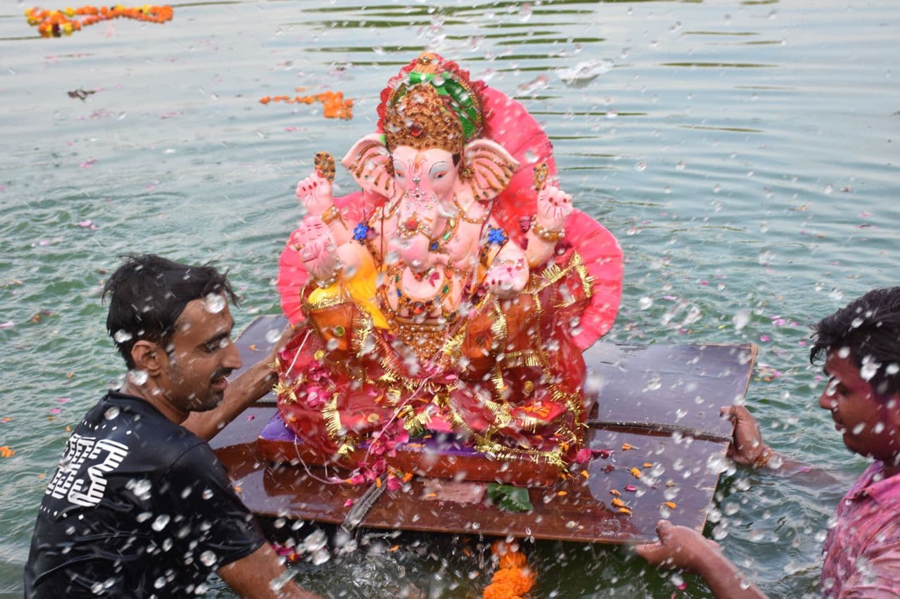 Ganpati Bappa Moriya, Bappa bid farewell amid cheers