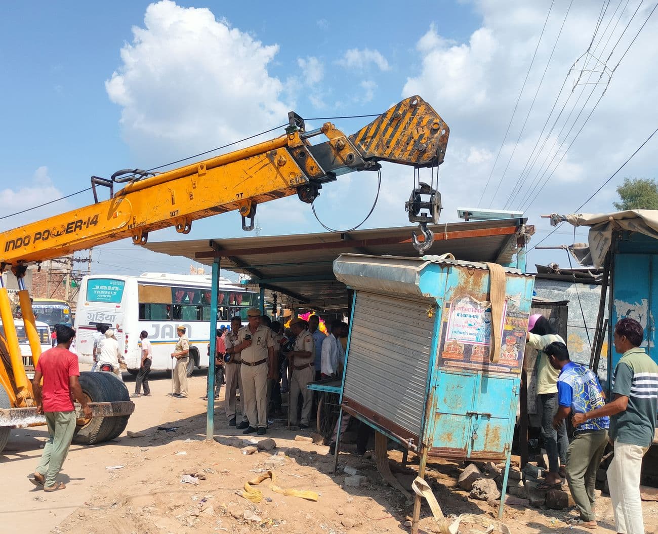 Encroachment removed in front of Parshvanath temple on court orders