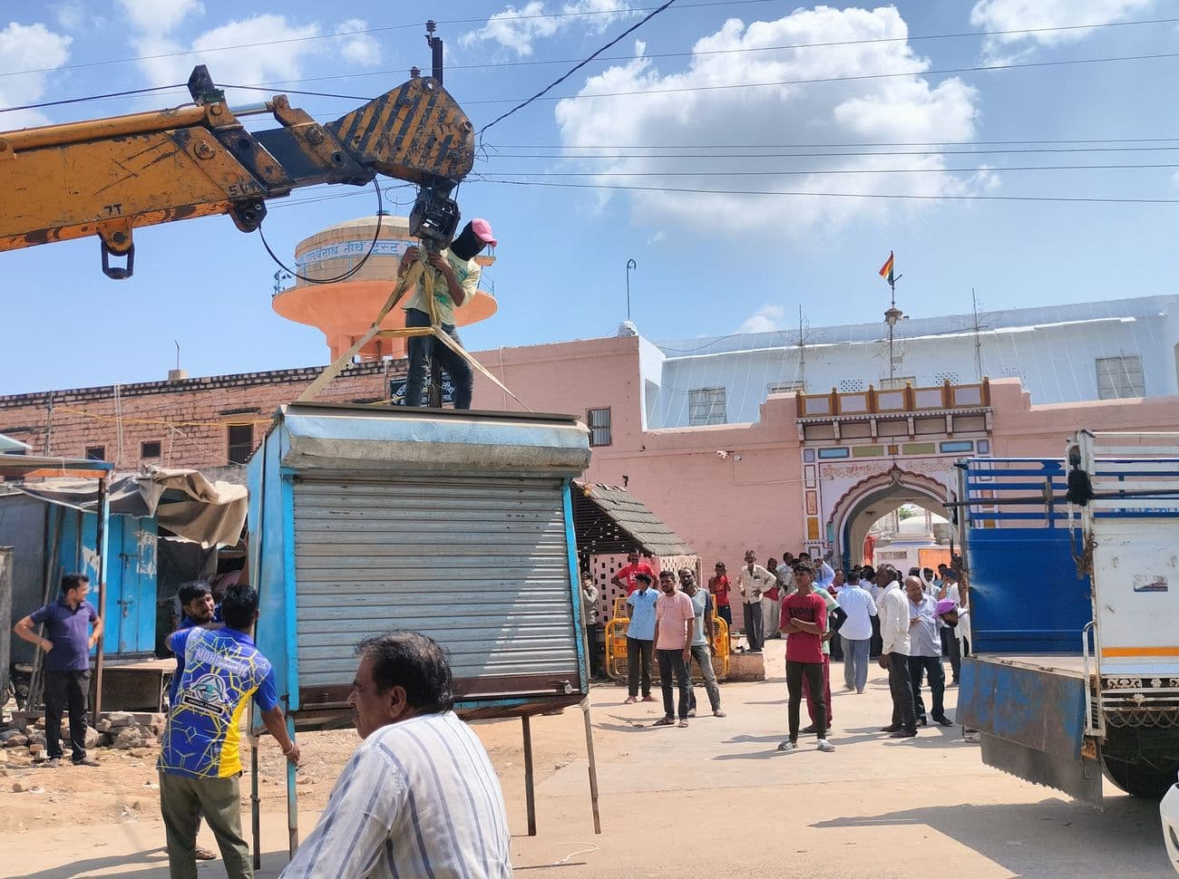 Encroachment removed in front of Parshvanath temple on court orders