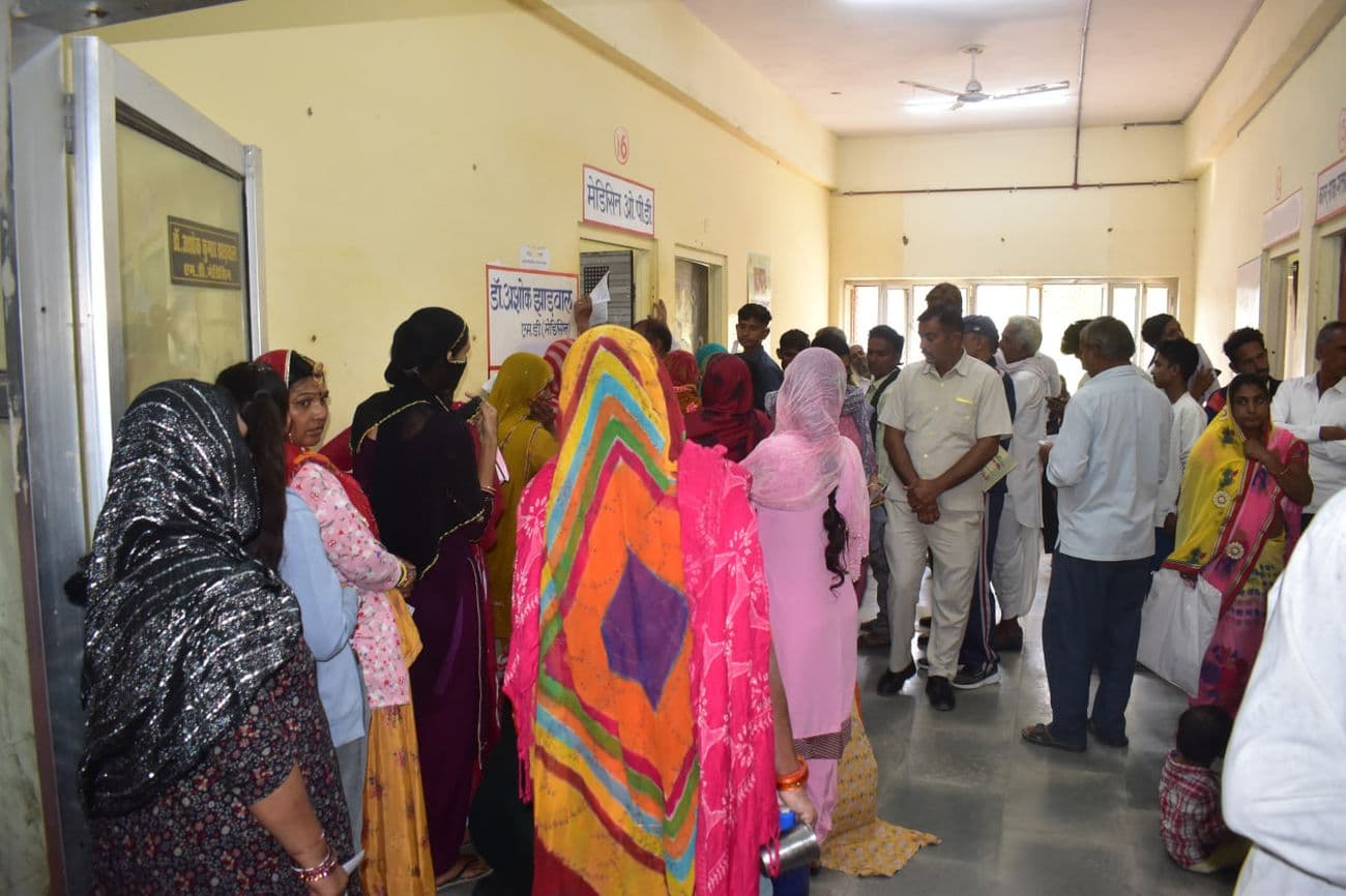 Tired faces and long queues due to illness, when will those responsible for providing treatment wake up?