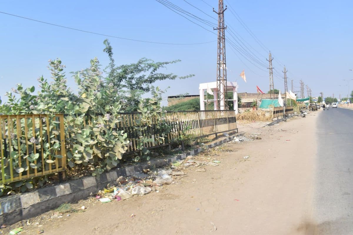 encroachment on road