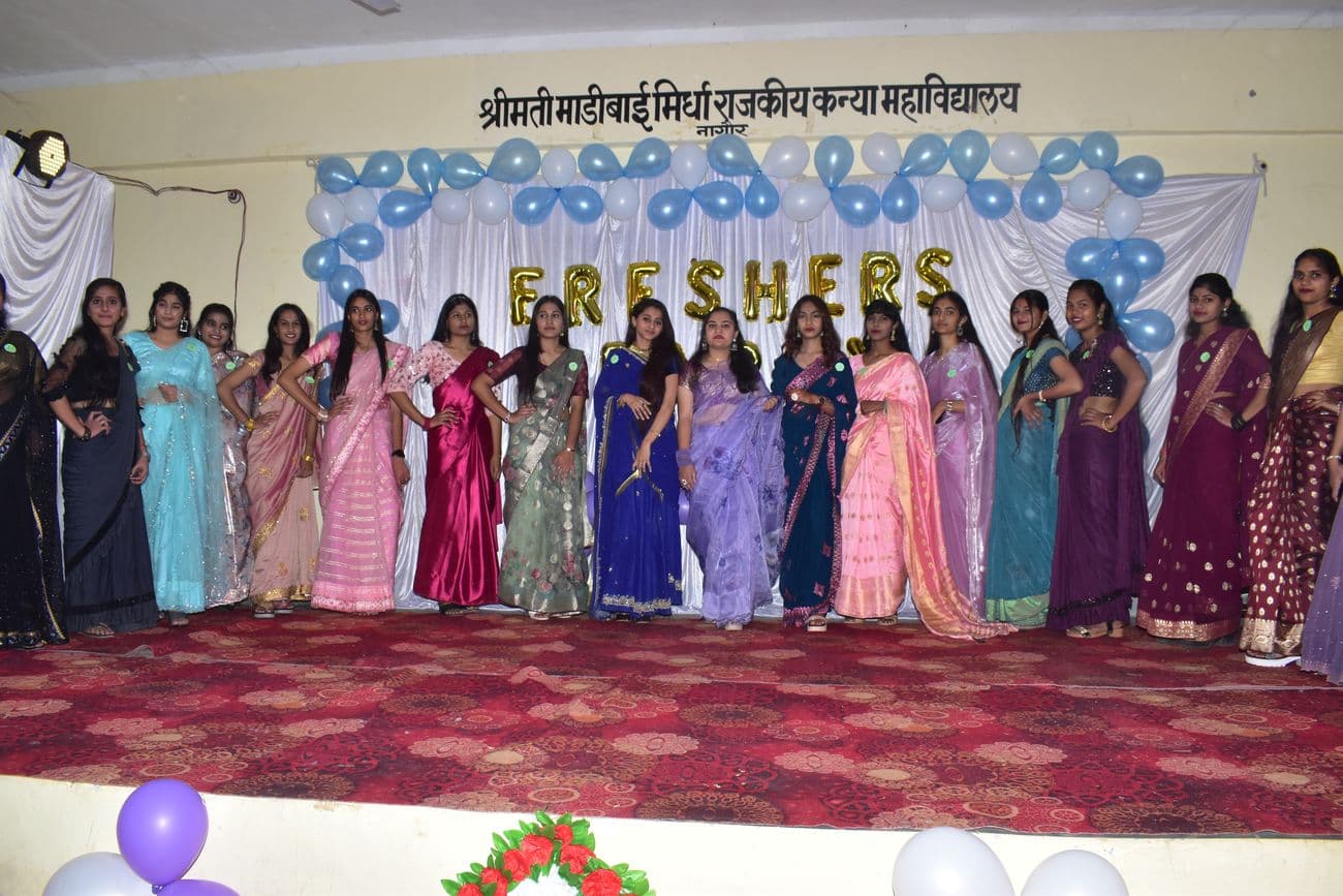 Ruchika became Miss Fresher, Khushi was first runner up, rampwalk of girl students