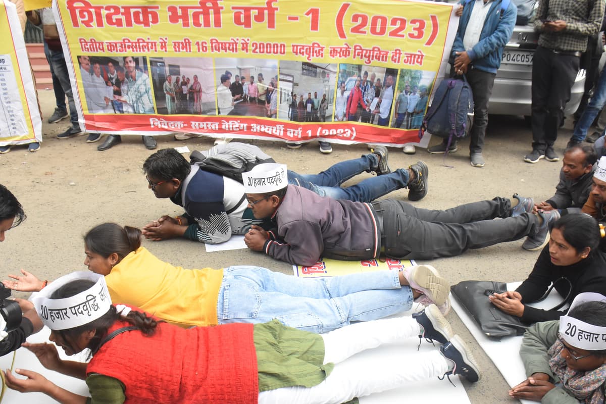 Waiting teacher Protest