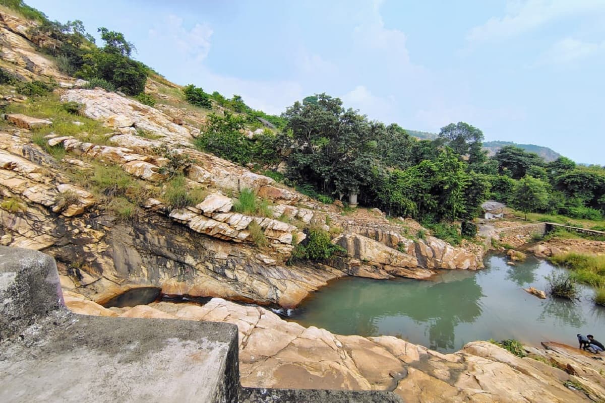 Nagarda Waterfall