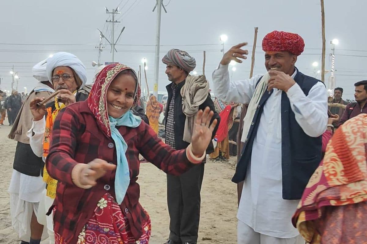 Mahakumbh 2025 Naga Sadhus took bath see supernatural scene in pictures