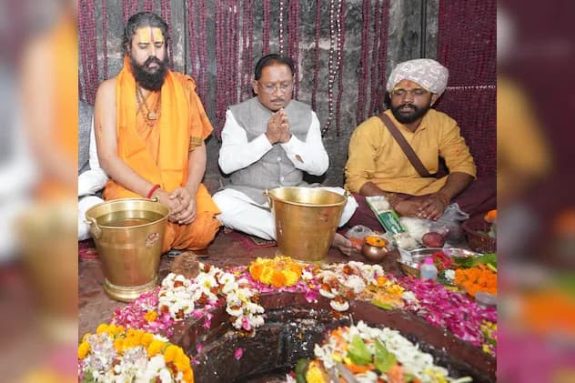 Rajim Kumbh 2025: राजिम में महाशिवरात्रि पर हुआ आखिरी शाही स्नान, शिवालयों में गूंजा हर-हर महादेव …देखें Photo