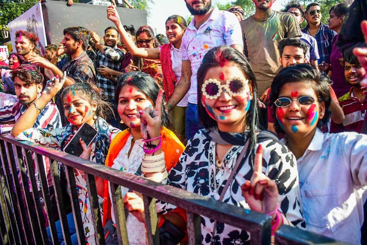 Gulal atishbazi at Patrika gate 