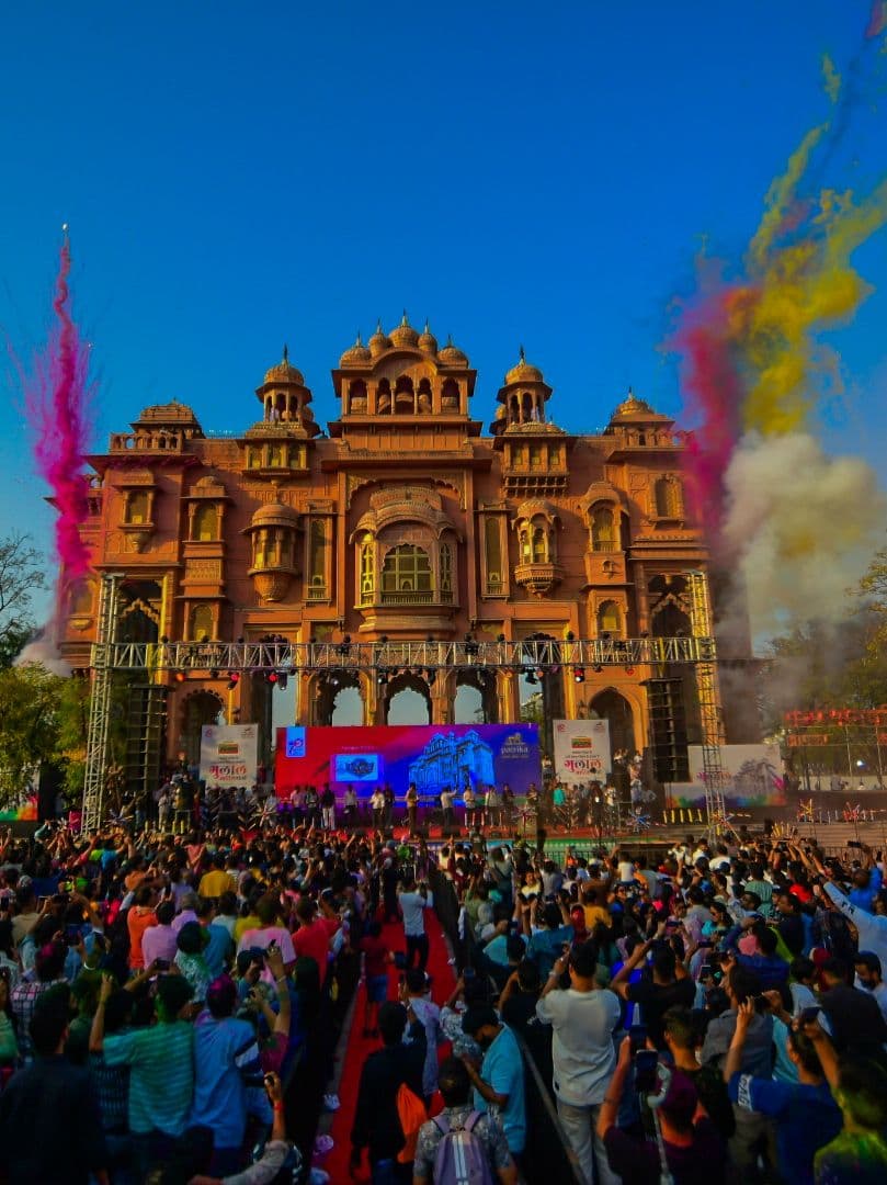 Gulal atishbazi at Patrika gate 