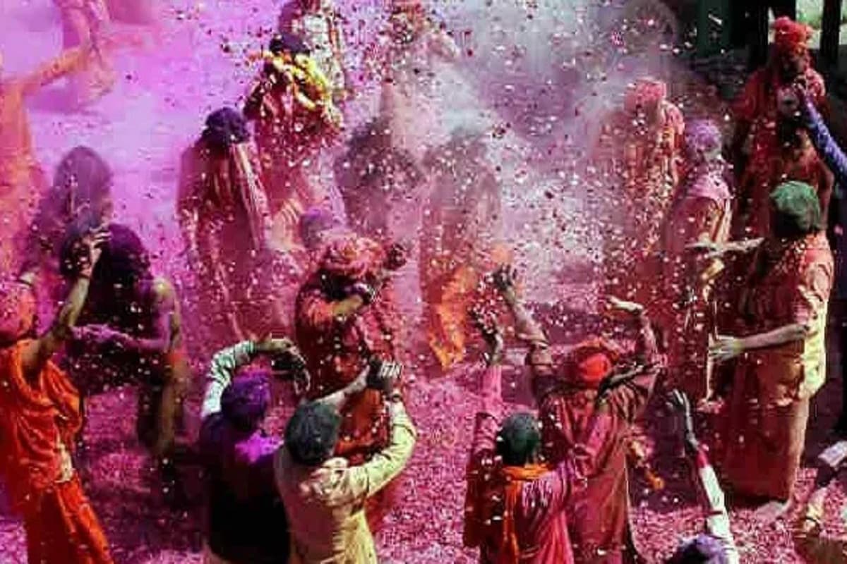 Unique Holi: छत्तीसगढ़ के इस गांव में सात दिन पहले मनाई जाती है होली, चौंका देगी वजह!