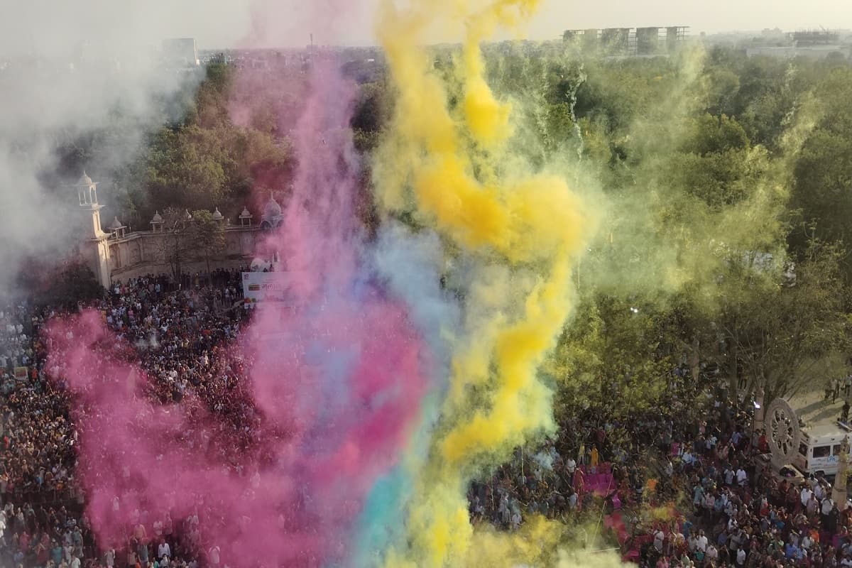 राजस्थान पत्रिका के 70वें स्थापना दिवस और राजस्थान पत्रिका के संस्थापक श्रद्धेय कर्पूरचंद्र कुलिश जी की जयंती के उपलक्ष में आयोजित गुलाल आतिशबाजी देखने के लिए शहर उमड़ पड़ा।
